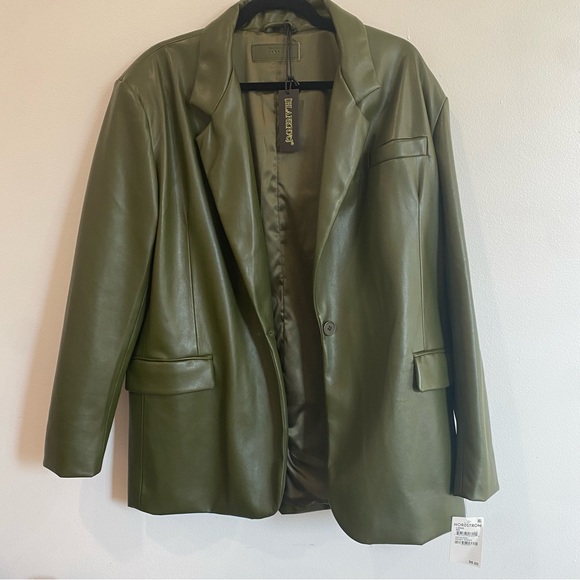 BLANK NYC | Dark Green Oversized One Button Faux Leather Blazer - Picture 4 of 8